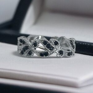 Black Rhinestone Ring Women’s Band Size 7 Chic Jewelry NWOT Gift